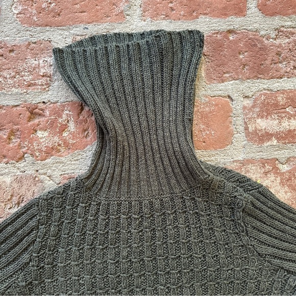 Free People Twisted Cable crop turtleneck sweater dark green gold metallic Small - Picture 6 of 16